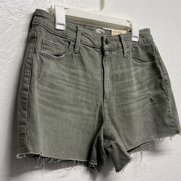 WOMEN'S High-Rise Midi Jean Shorts - Universal Thread - 12 - Picture 2 of 12